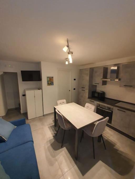 Casa Vacanze Frontemare 萨莱诺 外观 照片